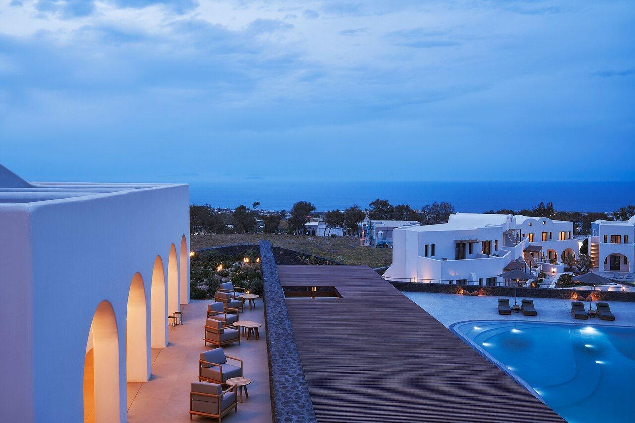 Orama Hotel & Spa Fira  Exteriör bild The hotel at night