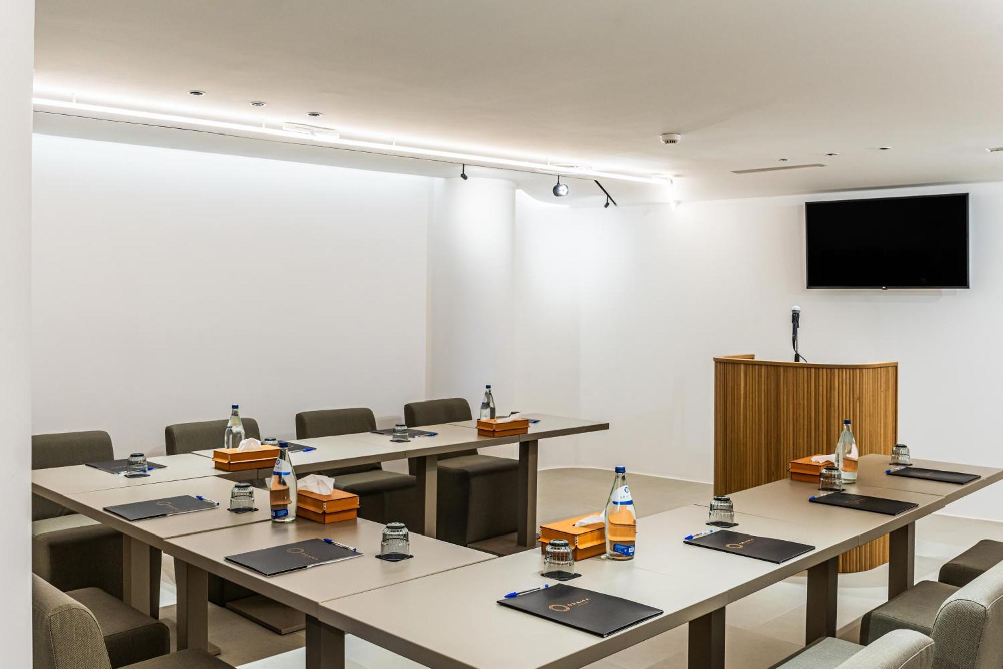 Orama Hotel & Spa Fira  Exteriör bild The boardroom at the London Business School